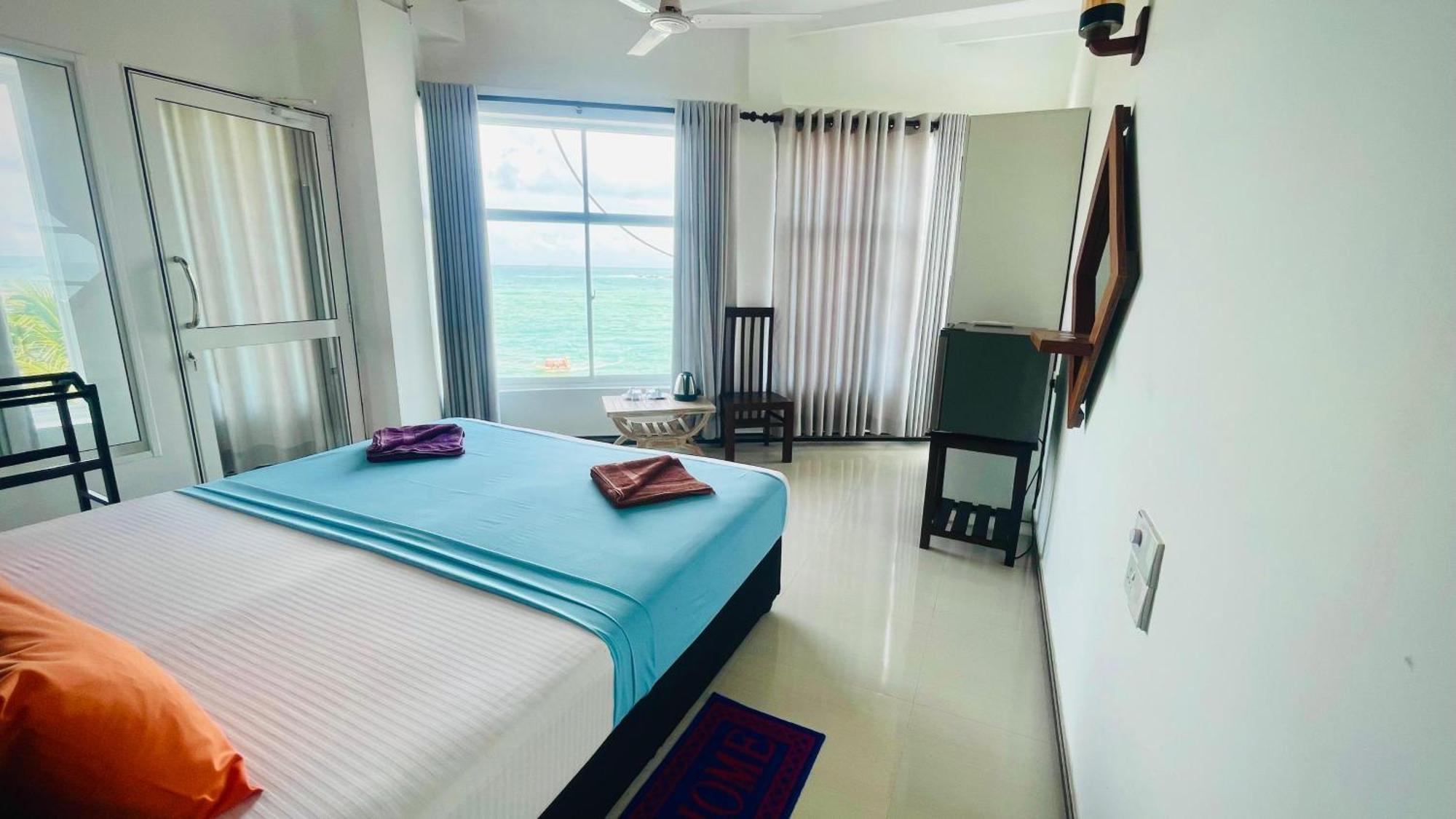 Peacock Beach Hotel Unawatuna Exterior photo